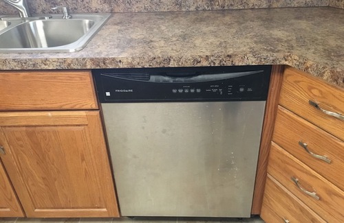 Racine House | Gorgeous! Professionally Cleaned, Self Check In - Sleeps 12