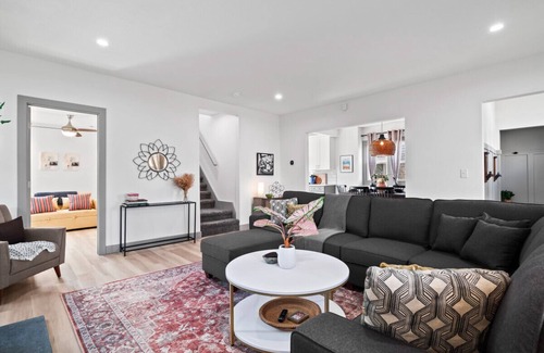 Firestone Park Apartment | Gorgeous Remodel|Game Room|Sleeps 8