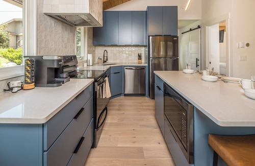 Big Sky House | Gorgeous remodeled, cozy condo with fireplace and community hot tub and sauna