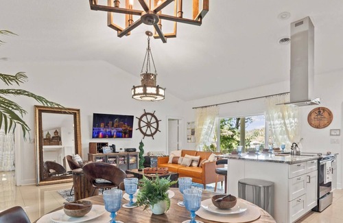 Sulphur Springs House | Gorgeous Renovated 3BR Pet Friendly Home on the Hillsborough River | North End of Seminole Heights