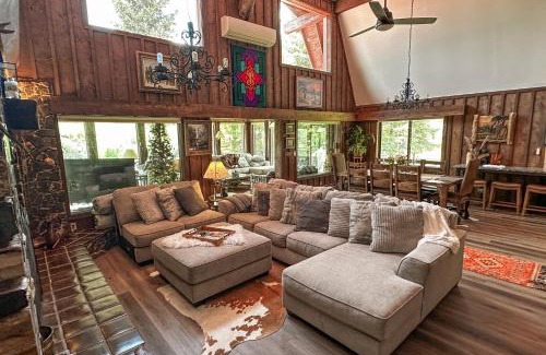 Rio Vista Estates House | Gorgeous Riverfront Retreat