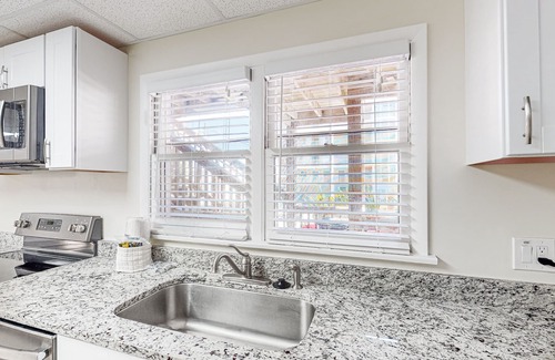 Ocean City Condo | Gorgeous & roomy condo with partial AC & full kitchen - steps from beach access