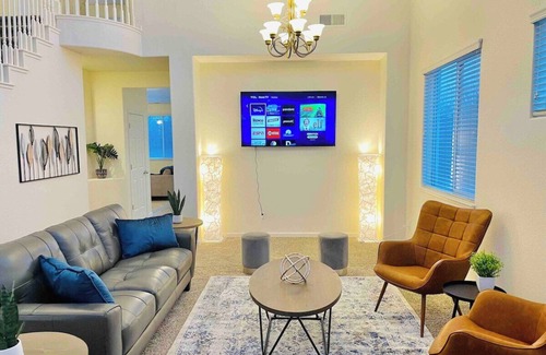 Reno House | Gorgeous S Reno 5BD 13Beds W7TVs Sleeps18 SuperFAST WIFI