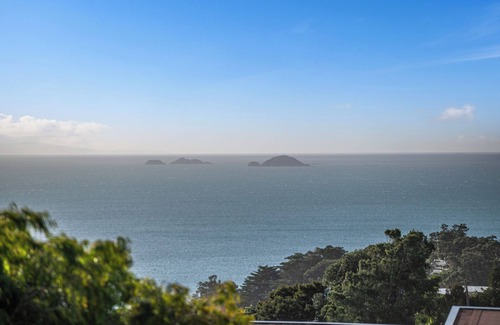 Waiheke Island House | Gorgeous sea views. Heaven at 11!