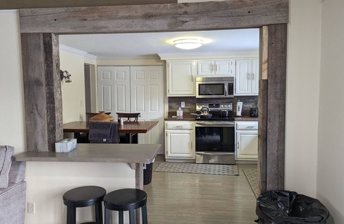 East Haven  Rutland County House | Gorgeous ski chalet just 14 mi to Killington pet friendly hot tub