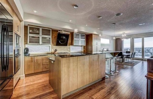 Bridgeland House | Gorgeous Skyline and Mountain View Property Refreshing Swim Spa Pool and Hot Tub
