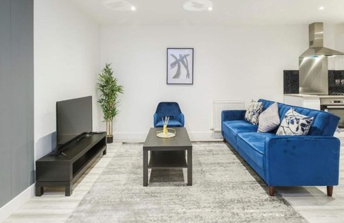 Southend-on-Sea Apartment | Gorgeous & Spacious 1BR City Centre Nr High St & Southend Beach by Luxiety Stays