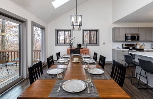 Pedlars Edge House | Gorgeous, spacious 4 bedroom home in Wintergreen Resort