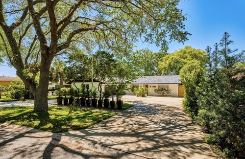 Fairview Shores House | Gorgeous, spacious Mid Century Sanctuary in the heart of Orlando, Florida