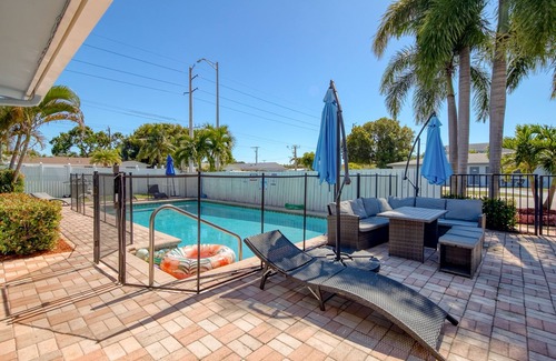 Coral Ridge Isles Apartment | Gorgeous & sun-soaked oasis with pool, furnished patio, generous yard, & AC