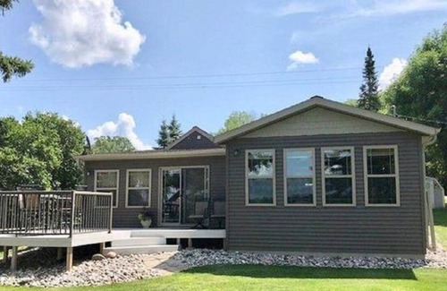 Rochert House | Gorgeous sunsets and a sugar sand beach in the heart of lakes country await you!