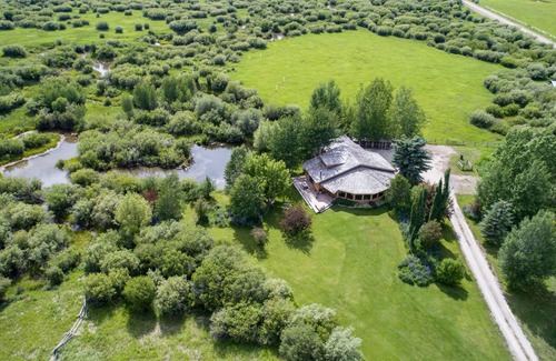 Victor House | Gorgeous Teton Views on 6 acres, 2 miles to Victor