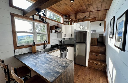 Shipman Cottage | Gorgeous Tiny Home on Cliff's Edge - 4WD/AWD Access Only