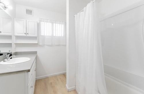Las Vegas House | Gorgeous Two Bedroom Sleeps 6! Close to Strip!