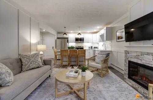 Midtown Anchorage Apartment | Gorgeous unit will have you never wanting to leave