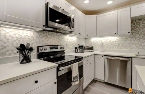 Midtown Anchorage Apartment | Gorgeous unit will have you never wanting to leave