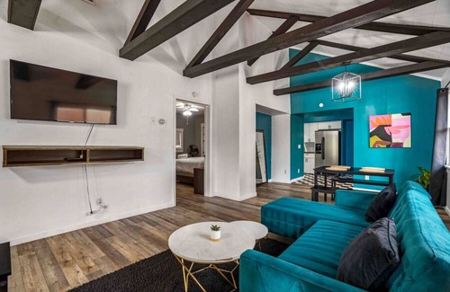 University Heights Villa | Gorgeous UNM/Nob Hill/Downtown PRIME location!🏠 MONTHLY STAYS AVAILABLE!