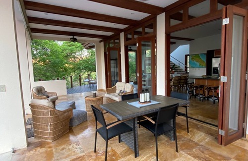 Samara Villa | Gorgeous villa with ocean view 5 minute walk to Samara Beach