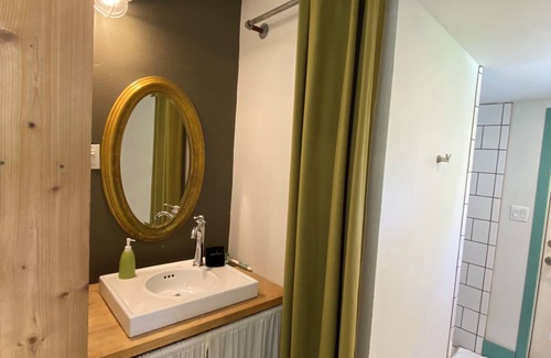 Zilker House | Gorgeous Zilker Guesthouse + Stunning Garden + Private Patio