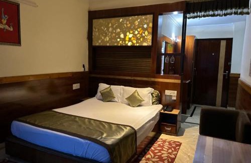 Dharamshala Hotel | Goroomgo Hotel Gandhi's Paradise Dharamshala