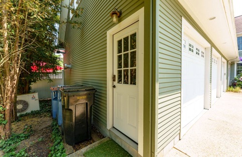 Douglas House | Goshorn Guest Suite - Studio apartment - walking distance to downtown Douglas!