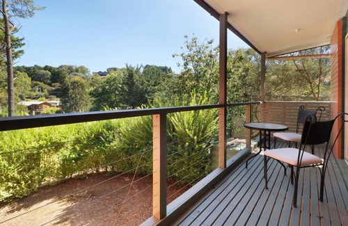 Goughs Bay House | Goughs Retreat - Convenient to lake and mountain.