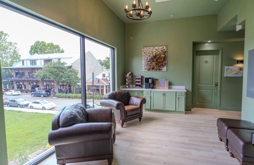 Biloxi Hotel | Government St. Balcony Suite 201