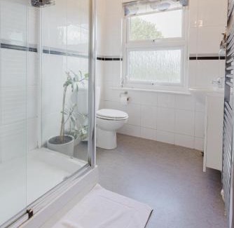 Tring House | Grace's Guesthouse Room 3