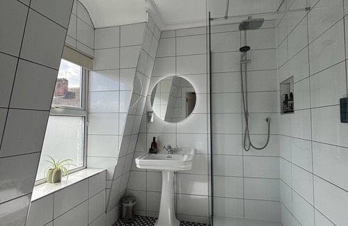 Tring Apartment | Grace`s Guesthouse Room 5
