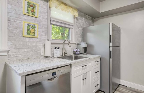 Broadmoor Apartment | Gracie's Hideaway! Downtown Escape w/Fire Pit