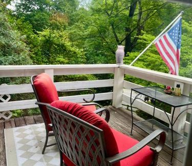 Lake Lure Bed & Breakfast | Grafton Lodge