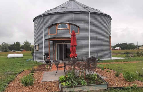 Lewellen House | Grain Silo Turned Into A Unique Home For Your Rest And Relaxation