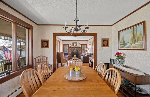 East Hampton House | Grammy's Lake House w Private Waterfront Access