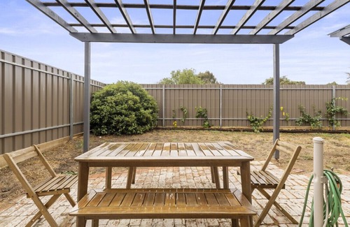 Ararat Apartment | Grampians Getaway with Your Furry Best Friend