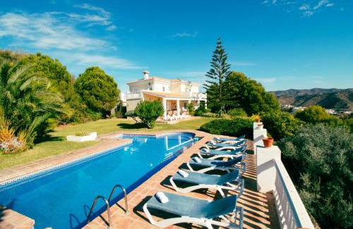 Benagalbon Villa | Gran villa con vistas al mar y piscina privada
