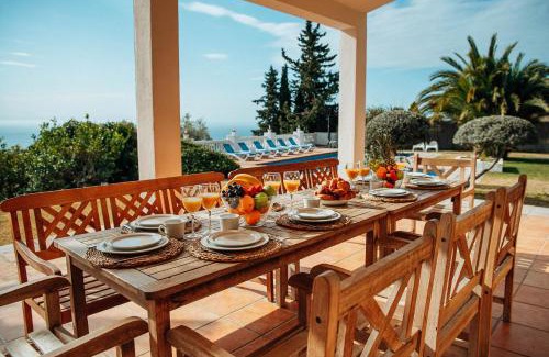 Benagalbon Villa | Gran villa con vistas al mar y piscina privada