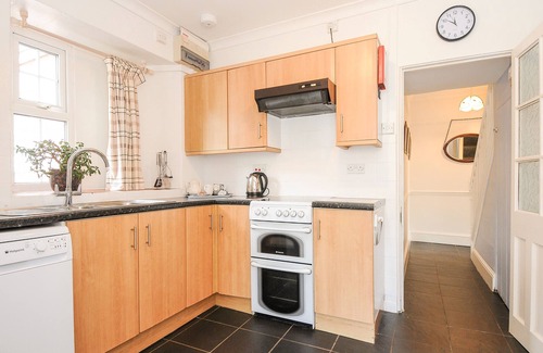 Mullion Cottage | GRANARY COTTAGE, pet friendly, with pool in Mullion
