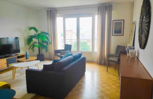 Clamart Apartment | Grand 2 pièces vue dégagée quartier gare