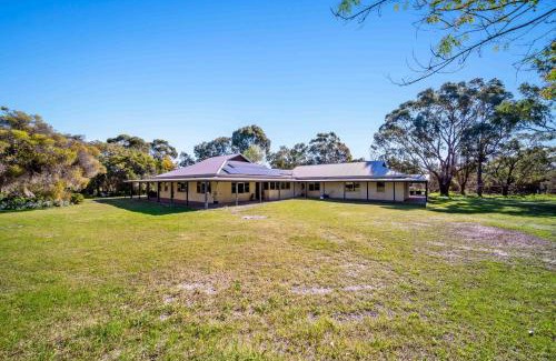 Jandakot House | Grand 6BR Farmstay in Airport Coogee Beach&Fremantle