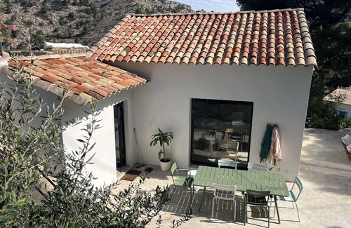 Ensues-la-Redonne House | Grand Cabanon Sous les Pins Dans une Calanque
