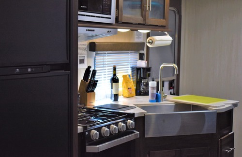 Williams House | Grand Canyon RV Glamping Premium Suite (Glamping Getaway)