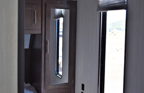 Williams House | Grand Canyon RV Glamping Premium Suite (Glamping Getaway)