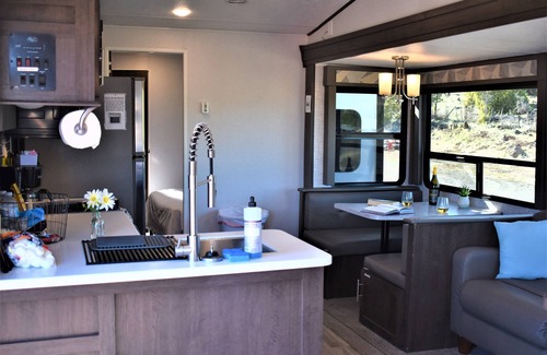 Williams House | Grand Canyon RV Glamping Deluxe Luxury Suite (Glamping Getaway - With Fireplace)
