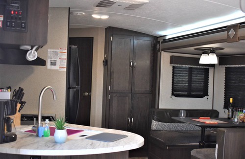 Williams House | Grand Canyon RV Glamping Luxury Suite #2 (Glamping Getaway)