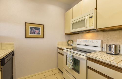 Wailea Condo | Grand Champions 68! Enjoy stunning golf and ocean views from this inviting condo