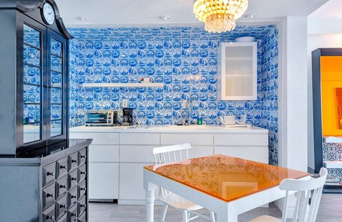 West Avenue Apartment | Grand Deluxe High Floor Bay View Private Balcony Suite Vintage Style Design