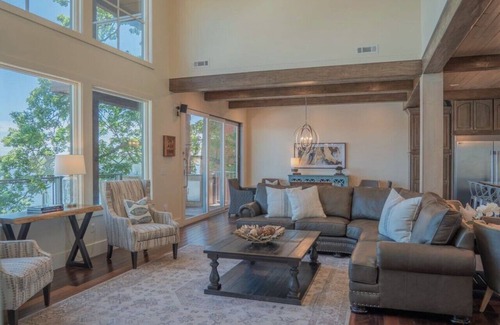 Vinita House | Grand Lake Frontage: 5Bed & 5.5 Bath Grand Lake O' the Cherokees up to 25 guests
