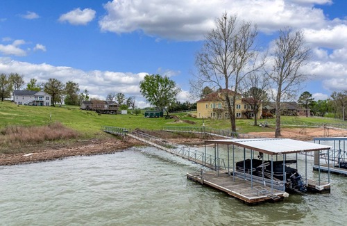 Grove House | Grand Lake Retreat, 4Bd/3Ba, Lake Front, Firepit