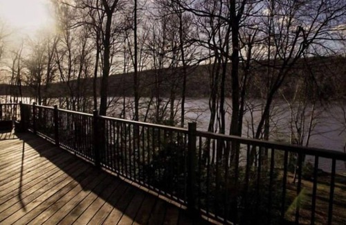 Greentown House | Grand Lakefront House w/Private Dock!