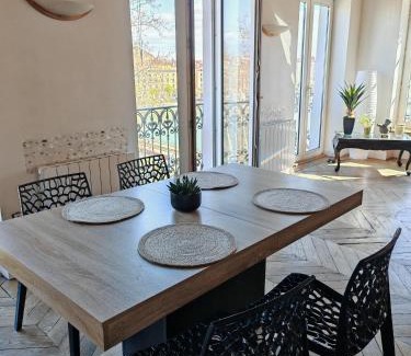 Old Lyon Apartment | Grand loft bourgeois, Coeur Vieux Lyon